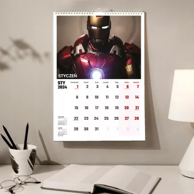 Kalendarz ścienny Na Rok 2024 Iron Man Wieloplanszowy A3